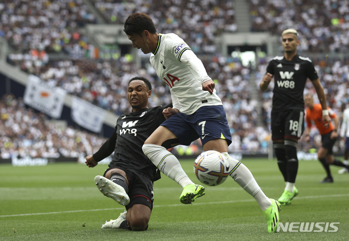 [런던=AP/뉴시스]토트넘 손흥민