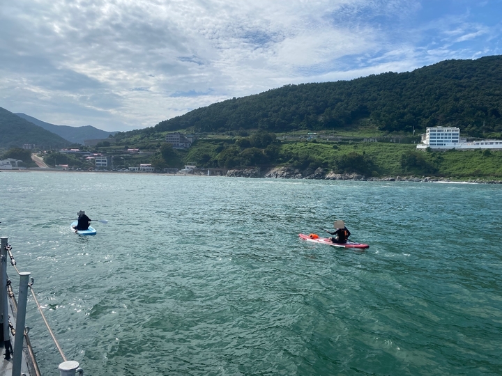 여수해경, 기상특보 상황서 패들보드 타던  30대 2명 수상레저안전법 위반혐의로 입건. 해경 제공 *재판매 및 DB 금지