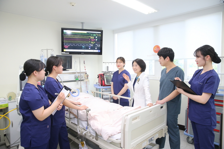 대구과학대학교 간호학과 학생들이 간호실습수업을 하고 있는 모습 *재판매 및 DB 금지