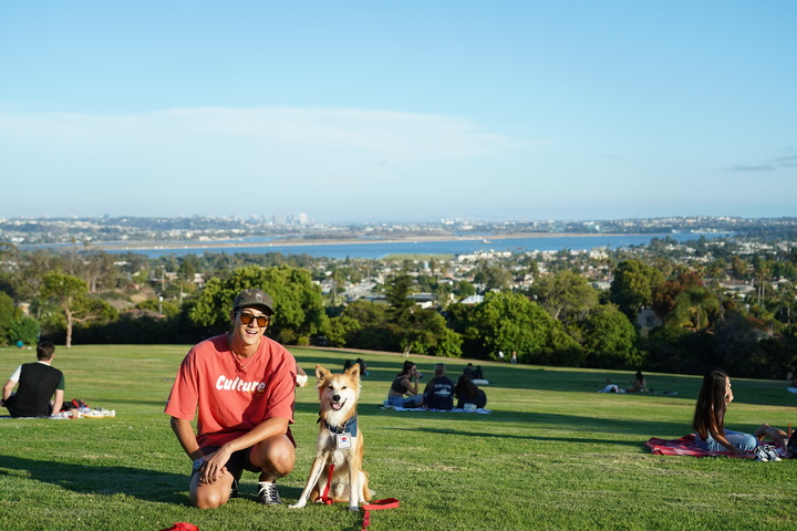 샌디에이고를 찾은 배우 이기우와 반려견 테디. (사진=캘리포니아관광청 제공) photo@newsis.com *재판매 및 DB 금지