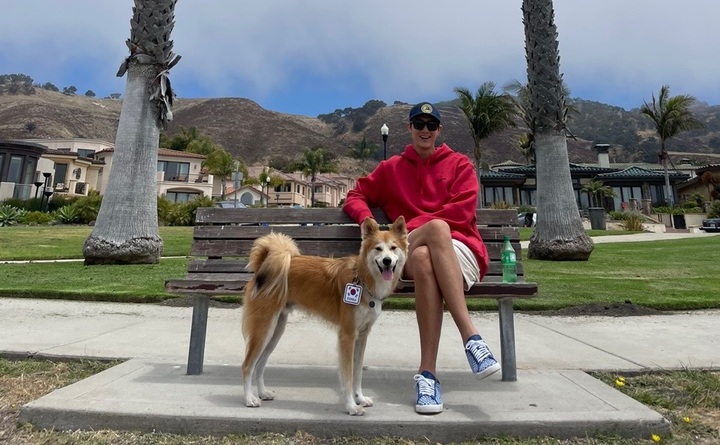 아빌라비치를 찾은 배우 이기우와 반려견 테디. (사진=캘리포니아관광청 제공) photo@newsis.com *재판매 및 DB 금지