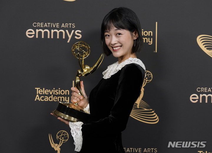 에미 4관왕+이정재 출격…아직 배고픈 '오징어 게임'