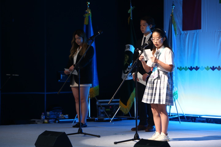 4일 '2022 UN청소년환경총회' 폐회식에서 액션 플랜을 발표하는 초등학생 참가자 *재판매 및 DB 금지