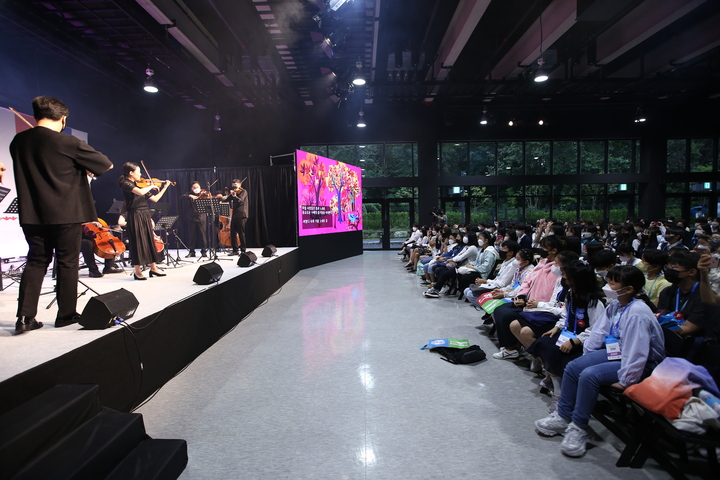 4일 '2022 UN청소년환경총회' 대미를 장식한 '총회 10주년 특별 콘서트' *재판매 및 DB 금지