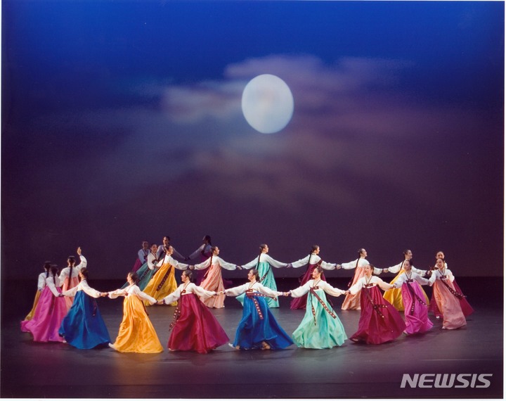 [서울=뉴시스] 강강술래. (사진=국립중앙박물관 제공) 2022.09.09. photo@newsis.com *재판매 및 DB 금지