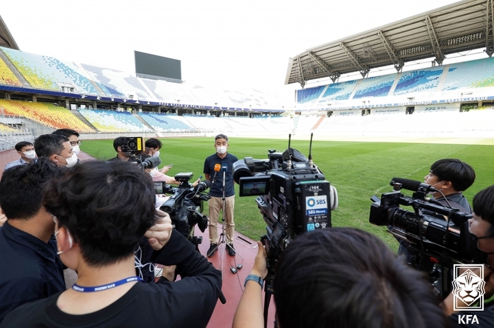 [수원=뉴시스]2023 AFC 아시안컵 실사단. (사진=대한축구협회 제공)