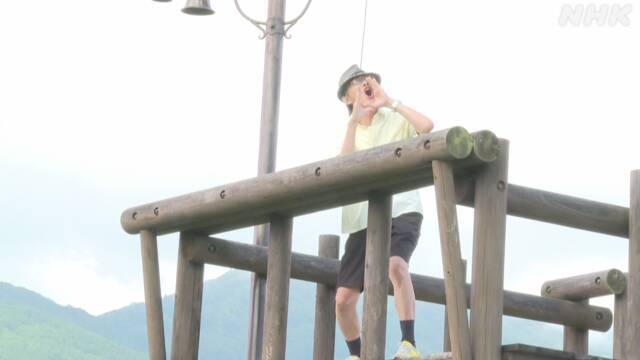 [서울=뉴시스] 양배추 밭 한가운데서 사랑을 고백하는 대회 참가자. (사진출처: NHK 방송) 2022.09.07 *재판매 및 DB 금지