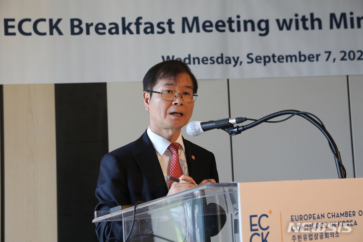 [서울=뉴시스] 이정식 고용노동부 장관