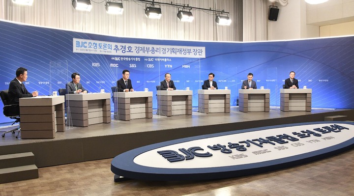 [서울=뉴시스] 추경호 부총리 겸 기획재정부 장관이 7일 서울 양천구 한국방송회관에서 열린 한국방송기자클럽 초청 토론회에 참석해 발언하고 있다. (사진=기획재정부 제공) 2022.09.07. photo@newsis.com *재판매 및 DB 금지