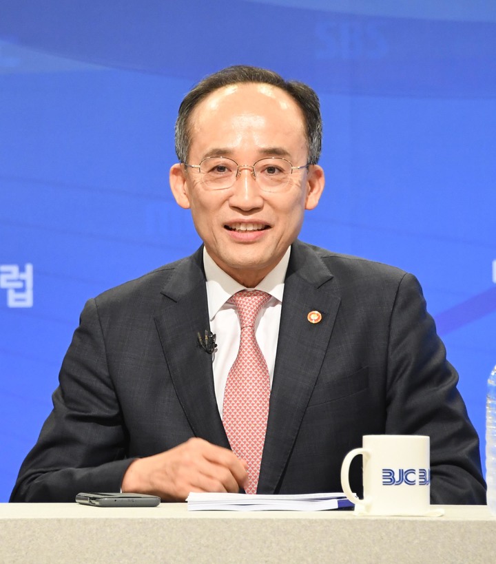 [서울=뉴시스] 추경호 부총리 겸 기획재정부 장관이 7일 서울 양천구 한국방송회관에서 열린 한국방송기자클럽 초청 토론회에 참석해 발언하고 있다. (사진=기획재정부 제공) 2022.09.07. photo@newsis.com *재판매 및 DB 금지