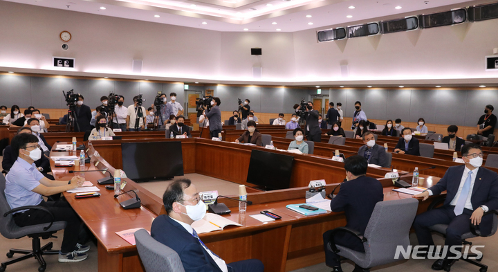 [서울=뉴시스] 김명원 기자 = 지난 7일 서울 종로구 정부서울청사에서는 지방교육재정교부금 개편 관련 토론회가 열렸다. 2022.09.07. kmx1105@newsis.com