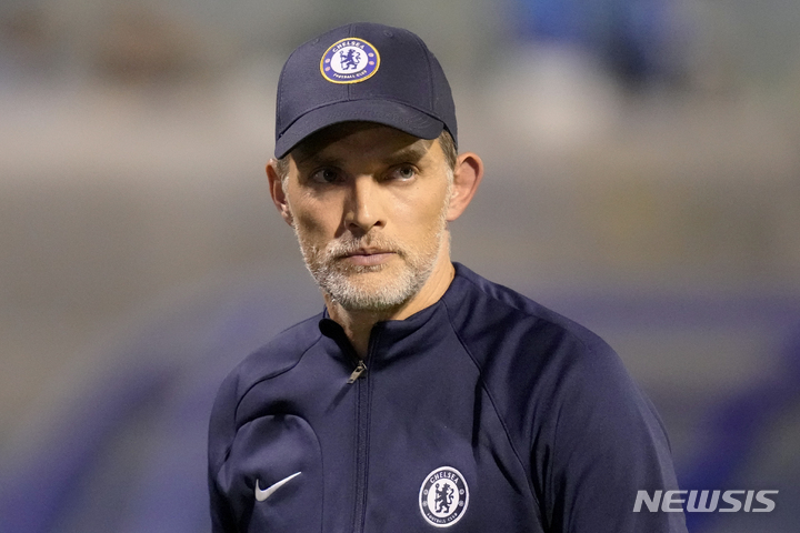 [자그레브=AP/뉴시스] 첼시의 토마스 투헬 감독이 7일(한국시간) 크로아티아 자그레브에서 열린 디나모 자그레브와 2022~23 UEFA 챔피언스리그 조별리그 경기를 마친 뒤 경기장을 떠나고 있다. 2022.09.07.