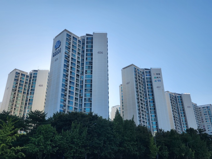 [서울=뉴시스] 고가혜 기자 = 지난 7일 찾은 서울 강남구 도곡동 '도곡레슬' 아파트 전경. 2022.09.08. gahye_k@newsis.com *재판매 및 DB 금지