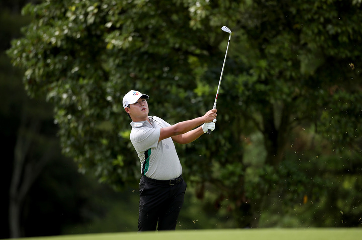 [서울=뉴시스] 김진아 기자 = 9일 일본 나라현 코마컨트리클럽에서 열린 제38회 신한동해오픈 2라운드, 김시우가 1번홀 세컨 아이언샷을 하고 있다. (사진=신한금융그룹 제공) 2022.09.09. photo@newsis.com *재판매 및 DB 금지