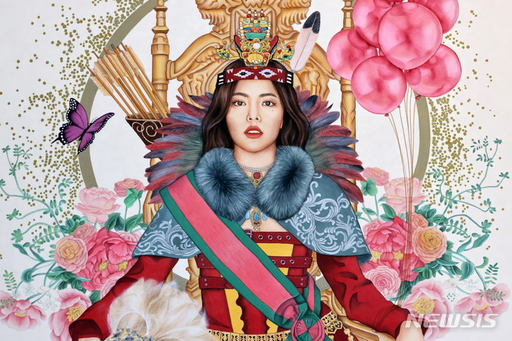 [서울=뉴시스] 박진희 기자 = 서울 성수동 대림창고 갤러리에서 열린 이인승, 안서진의 2인전 ‘슈퍼올드쇼’에 선보인 안서진 작가의 작품 현아. 2022.09.11. pak7130@newsis.com