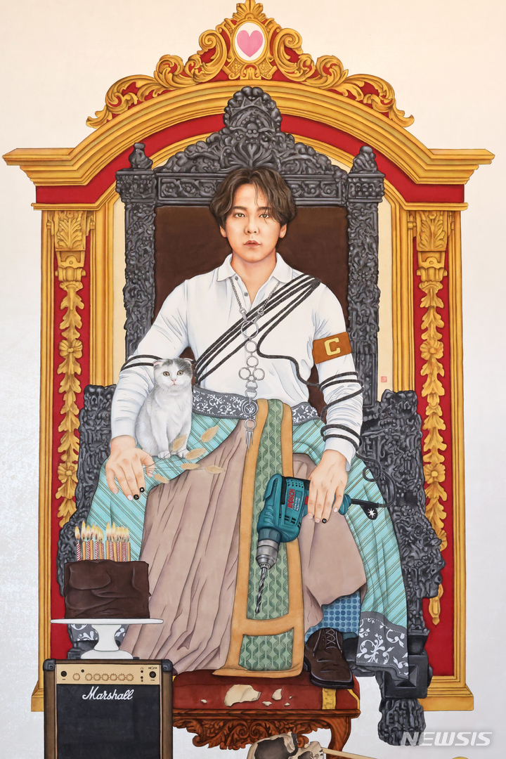 [서울=뉴시스] 박진희 기자 = 서울 성수동 대림창고 갤러리에서 열린 이인승, 안서진의 2인전 ‘슈퍼올드쇼’에 선보인 안서진 작가의 작품 FT아일랜드 이홍기. 2022.09.11. pak7130@newsis.com