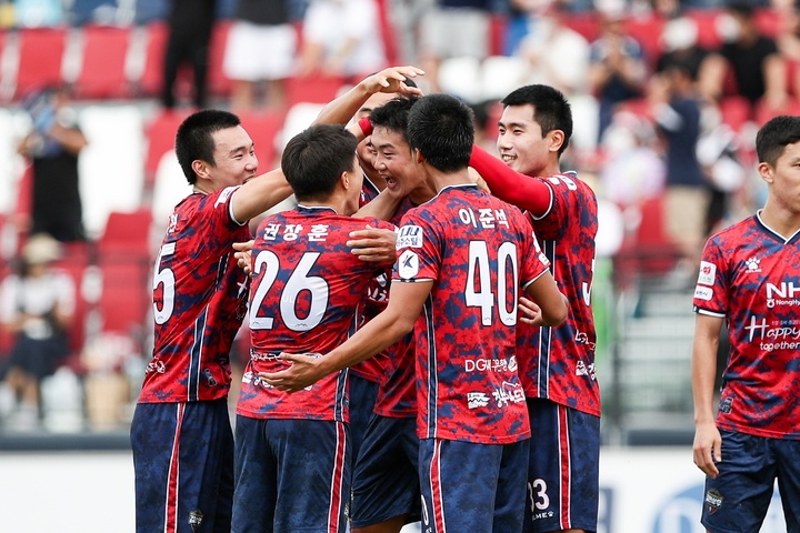 김지현이 선제골을 넣고 기뻐하고 있다. *재판매 및 DB 금지