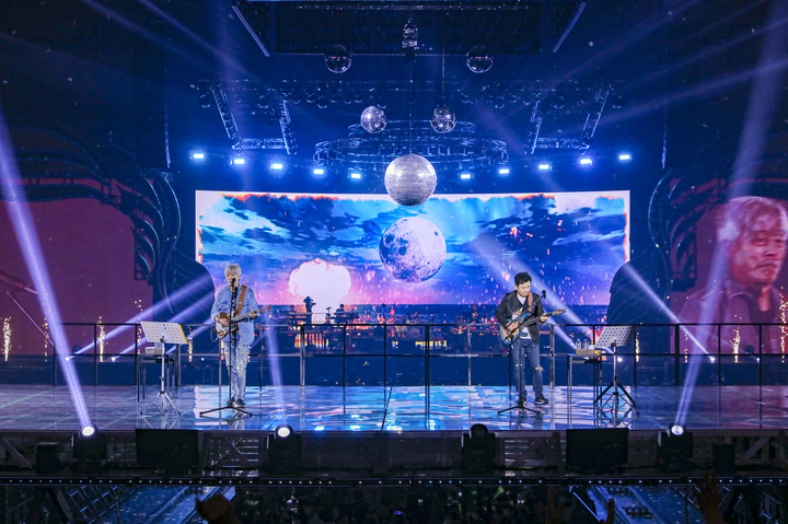 [서울=뉴시스] 케이스포돔에서 공연하는 송골매. 2022.09.11. (사진 = 드림메이커 엔터테인먼트 제공) photo@newsis.com*재판매 및 DB 금지 *재판매 및 DB 금지