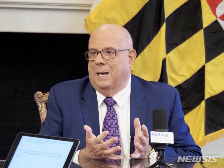 [아나폴리스=뉴시스]김난영 특파원 = 래리 호건 미국 메릴랜드 주지사가 9일(현지시간) 아나폴리스 집무실에서 코트라 주최로 워싱턴 특파원들과 공동 인터뷰를 하고 있다. (사진=워싱턴 공동취재단) imzero@newsis.com 2022.09.11.