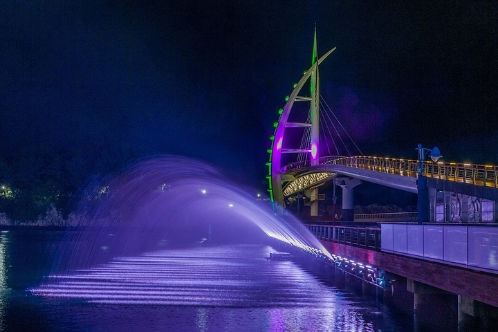 [서귀포=뉴시스] 서귀포시가 야간경관 활성화 사업을 추진한 새연교. (사진=서귀포시 제공) photo@newsis.com *재판매 및 DB 금지