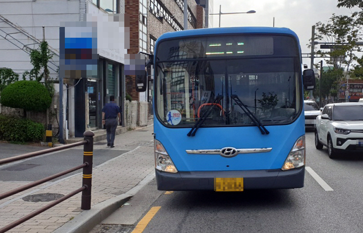 [부산=뉴시스] 급정거 사고 난 부산 시내버스. (사진=부산경찰청 제공) *재판매 및 DB 금지