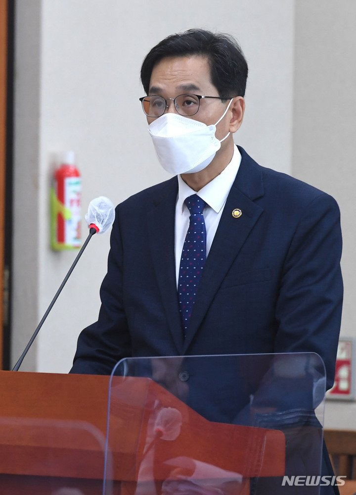 [서울=뉴시스] 김선웅 기자 = 한훈 통계청장.&nbsp; (공동취재사진) 2022.09.15. photo@newsis.com