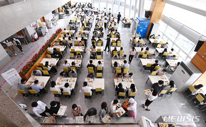 급식업계 1Q 실적 '날았다'…고물가에 '가성비 구내식당' 인기