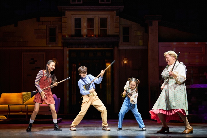 [서울=뉴시스]뮤지컬 '미세스 다웃파이어' 공연 사진. (사진=㈜샘컴퍼니, ㈜스튜디오선데이 제공) 2022.09.16. photo@newsis.com *재판매 및 DB 금지