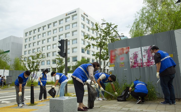 조깅하면서 환경 보호까지…식품 업계에 '플로깅' 확산