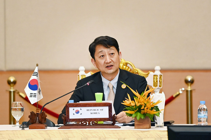 [서울=뉴시스] 최동준 기자 = 안덕근 산업통상자원부 통상교섭본부장이 16일 캄보디아 시엠립 소카 리조트 앤 컨벤션센터에서 열린 '제19차 한-아세안 경제장관회의'에 참석해 인사말을 하고 있다. (사진=산업통상자원부 제공) 2022.09.16. photo@newsis.com *재판매 및 DB 금지