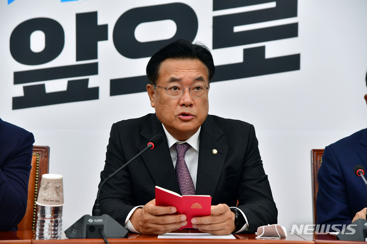 [서울=뉴시스] 고범준 기자 = 정진석 국민의힘 비상대책위원장이 19일 서울 여의도 국회에서 열린 비상대책위원회의에 참석해 발언을 하고 있다. (공동취재사진) 2022.09.19. photo@newsis.com