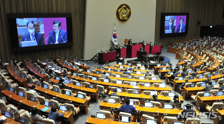 [서울=뉴시스] 최진석 기자 = 서병수 국민의힘 의원이 19일 오후 서울 여의도 국회에서 열린 제400회 국회(정기회) 제03차 본회의 정치분야 대정부질문에서 한덕수 국무총리에게 질의를 하고 있다. (공동취재사진) 2022.09.19. photo@newsis.com