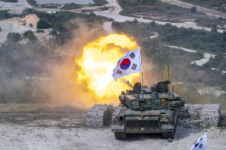 전차포 사격하는 K2 흑표전차 :: 공감언론 뉴시스 ::
