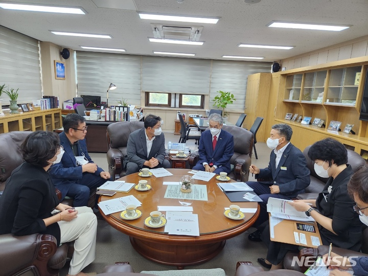 홍태용 김해시장 박종훈 경남교육감 교육현안 논의