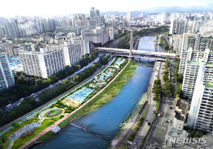 [대구=뉴시스]대구시는 야외공간에서 다양한 활동을 요구하는 시민 눈높이에 맞춰 고품격 수변공원으로 신천을 조성한다. (사진 = 대구시 제공) 2022.09.20. photo@newsis.com