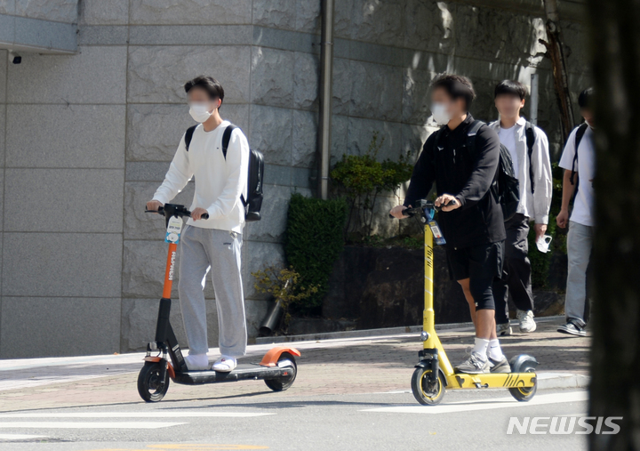 개인형 이동장치 법 강화 2년째…충북서 무법질주 여전