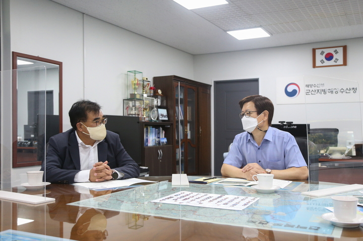 김기웅 서천군수가 군산지방해양수산청을 방문, 항만과 어항시설의 확충을 요구했다. 2022. 09. 21 서천군 *재판매 및 DB 금지