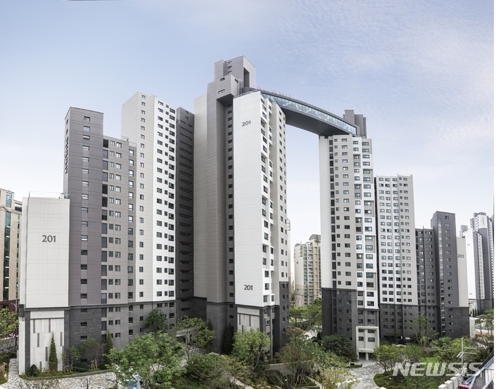 [서울=뉴시스]서초 푸르지오 써밋(사진=대우건설 제공)