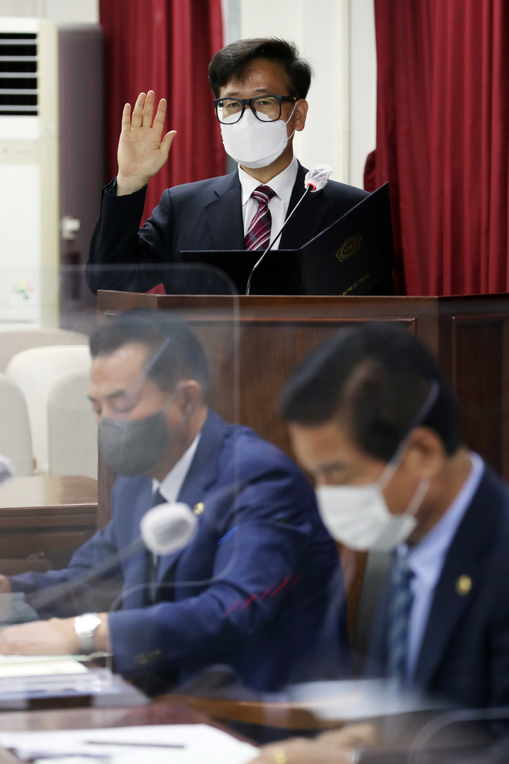 [청주=뉴시스] 진상화 충북개발공사 사장 후보에 대한 충북도의회 인사청문회 모습. (사진=도의회 제공) photo@newsis.com *재판매 및 DB 금지