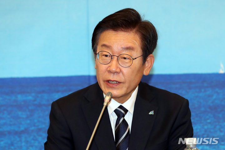 [부산=뉴시스] 하경민 기자 = 더불어민주당 이재명 대표가 21일 부산 해운대구 벡스코에서 열린 현장 최고위원회의에 참석, 발언을 하고 있다. 2022.09.21. yulnetphoto@newsis.com