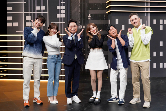 왼쪽부터 규현, 수빈, 한문철, 한보름, 이수근, 기욤 패트리.