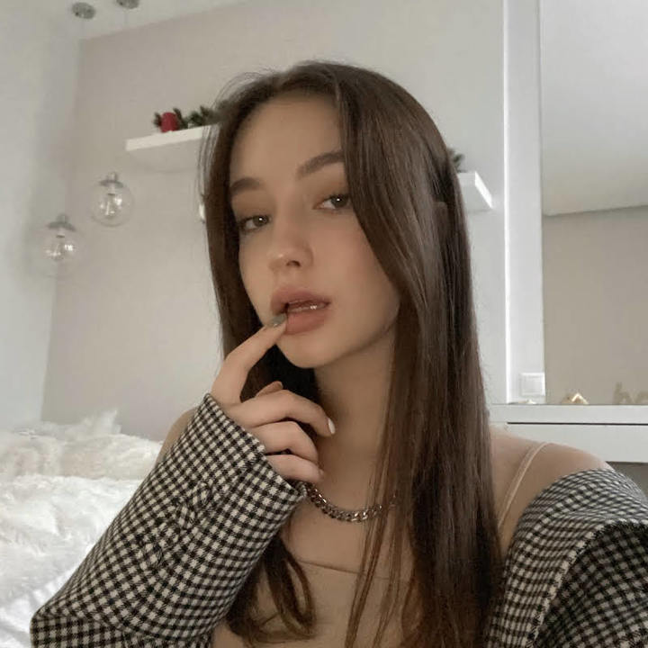 [서울=뉴시스] 러시아의 한 유명 인플루언서가 인스타그램을 통해 극단주의적 행동을 했다는 혐의로 6년형을 선고받게 됐다고 영국 메트로가 21일(현지시간) 보도했다. (사진출처: 인스타그램 갈무리) 2022.09.22. *재판매 및 DB 금지