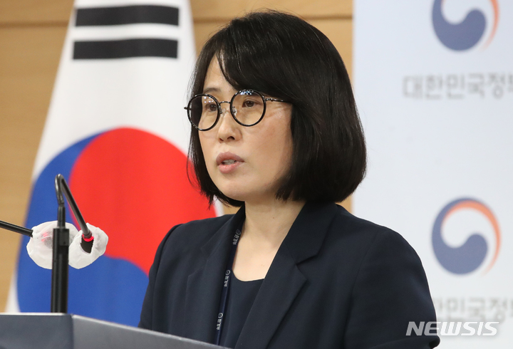 [서울=뉴시스] 김명원 기자 = 정선화 기후부 녹색전환정책관이 브리핑을 하고 있다. 2022.09.23. kmx1105@newsis.com