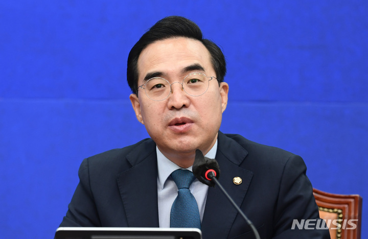 [서울=뉴시스] 최진석 기자 = 박홍근 더불어민주당 원내대표가 23일 오전 서울 여의도 국회에서 열린 최고위원회의에서 발언하고 있다. (공동취재사진) 2022.09.23. photo@newsis.com