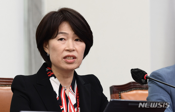 [서울=뉴시스] 최진석 기자 = 지난해 9월23일 임선숙 더불어민주당 최고위원이 서울 여의도 국회에서 열린 최고위원회의에서 발언하고 있다. (공동취재사진) 2022.09.23. photo@newsis.com