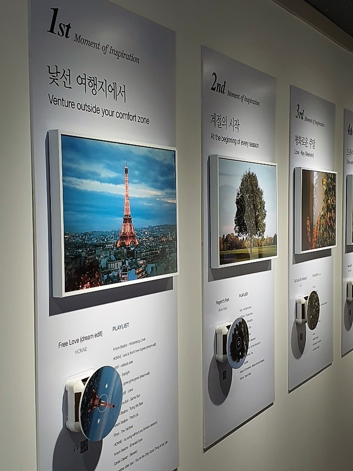후지필름 팝업 '영감의 방' 중 지하 1층 '영감의 발견' 공간에 마련된 유튜버 리플레이의 사진과 플레이리스트 *재판매 및 DB 금지