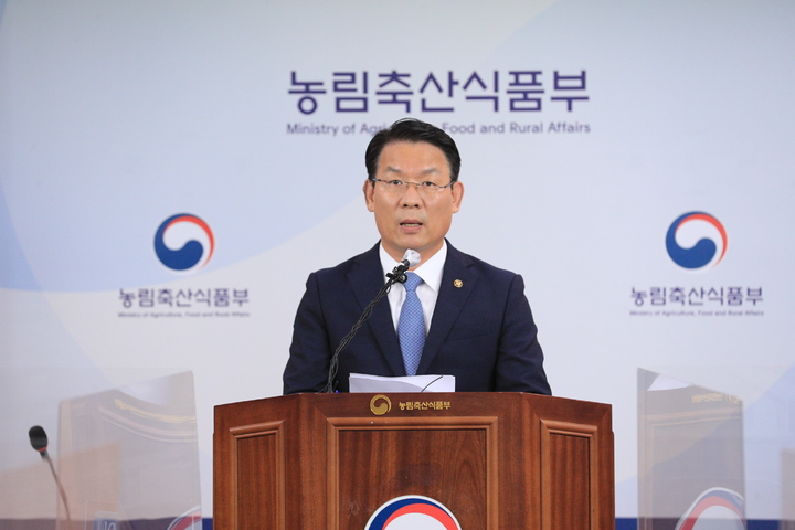 김인중 농림축산식품부 차관은 25일 오후 정부세종청사에서 '수확기 쌀 수급 안정 대책' 브리핑을 통해 45만t의 쌀을 10~12월 수확기에 시장에서 격리하겠다고 밝혔다. (사진=농림축산식품부) *재판매 및 DB 금지
