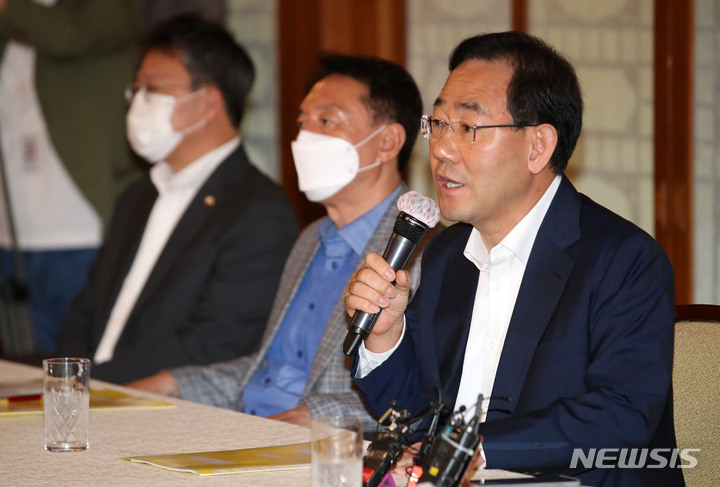 [서울=뉴시스] 김선웅 기자 = 주호영 국민의힘 원내대표가 25일 서울 종로구 총리공관에서 열린 제4차 고위당정협의회에 참석해 인사말을 하고 있다. 2022.09.25. mangusta@newsis.com