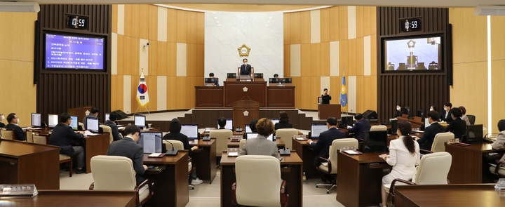 [인천=뉴시스] 인천시 연수구의회 제250회 정례회 3차 본회의. (사진=연수구 제공) *재판매 및 DB 금지