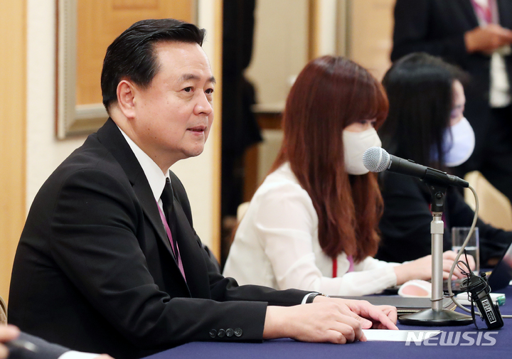 [도쿄=뉴시스] 김명원 기자 = 조현동 외교부1차관이 27일 오전 일본 도쿄 제국호텔에서 한일 양자회담 결과 브리핑을 하고 있다. 2022.09.27. kmx1105@newsis.com